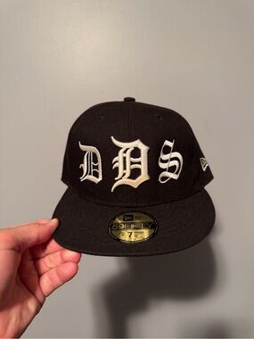 Detroit tigers New Era Black Hat with White Embroidered